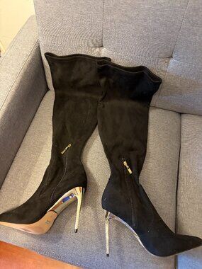 Bebe Valirya Over The Knee Boots Black Stretch Stiletto Gold Heel NWOB Size 10